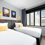 Staycity Paris La Defense Hotel