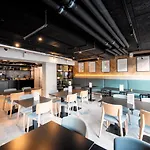 Staycity Paris La Defense Hotel 4*