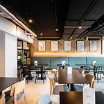 Staycity Paris La Defense 4* Courbevoie