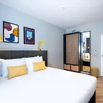 Staycity Paris La Defense 4*
