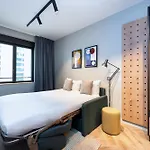 Staycity Paris La Defense 4*