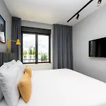 Hotel Staycity Paris La Defense 4*