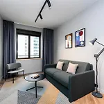 Staycity Paris La Defense 4*