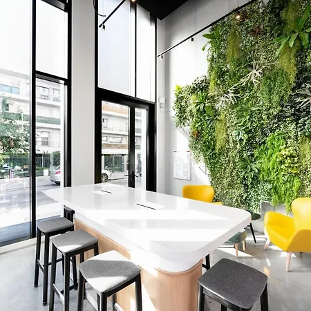 Staycity Paris La Defense Hotel