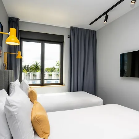 Aparthotel Staycity Paris La Defense 4*