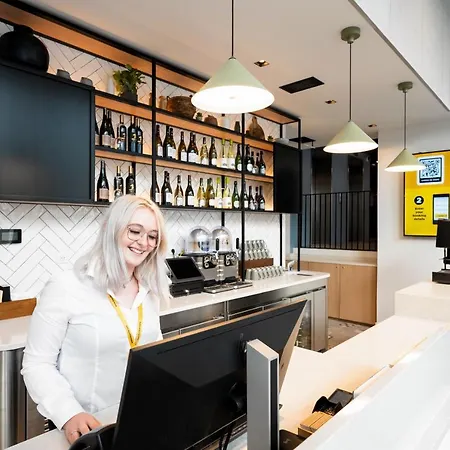 Staycity Paris La Defense Aparthotel 4*