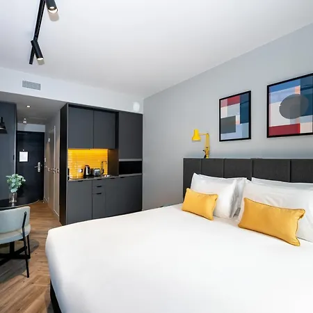 Staycity Paris La Defense 4* Courbevoie