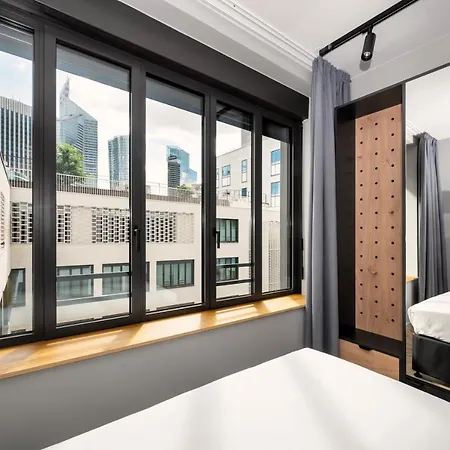 Hotel Staycity Paris La Defense 4*