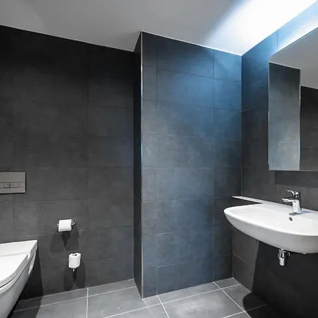 Staycity Paris La Defense 4*