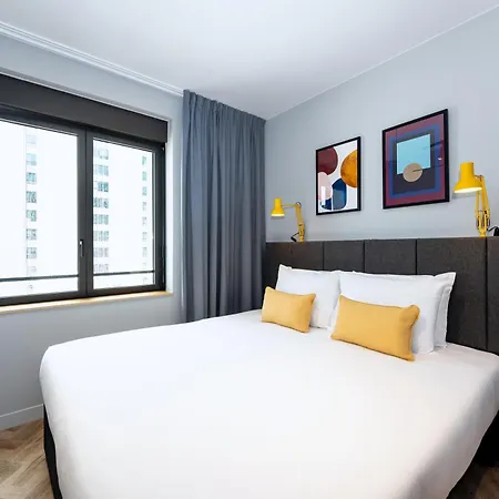 Staycity Paris La Defense Hotel 4*