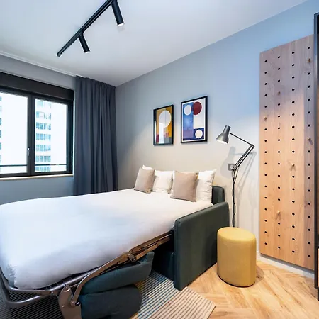 Staycity Paris La Defense 4*