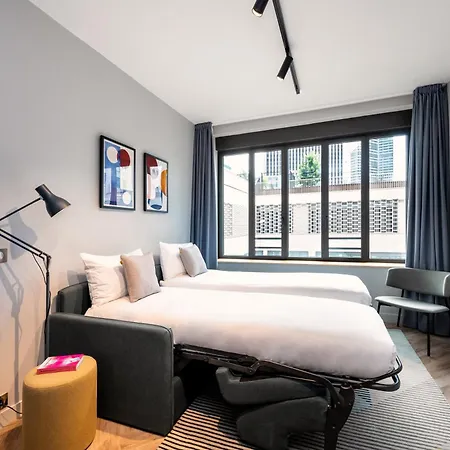 Hotel Staycity Paris La Defense 4*