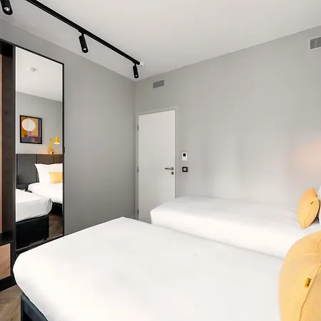 Staycity Paris La Defense 4*
