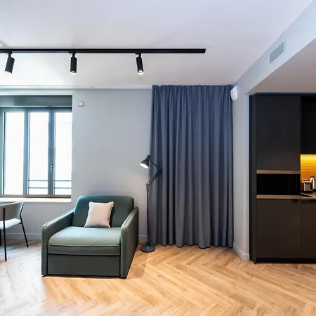 Staycity Paris La Defense Aparthotel