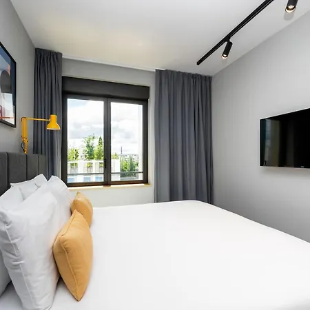 Hotel Staycity Paris La Defense 4*