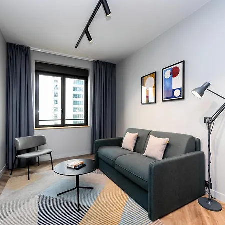 Staycity Paris La Defense 4*
