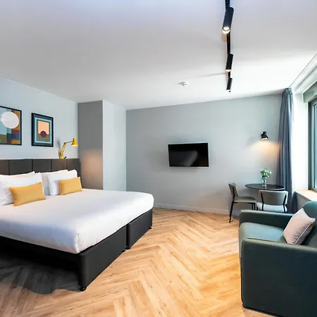 Staycity Paris La Defense Hotel