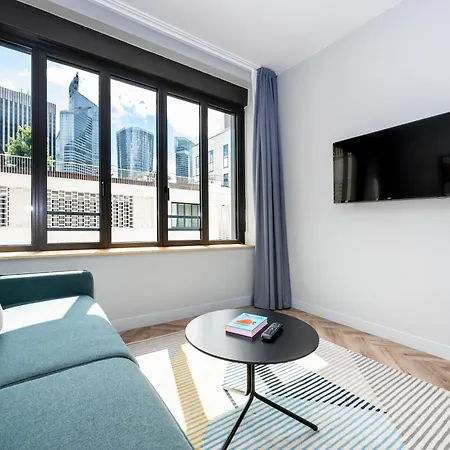 Hotel Staycity Paris La Defense 4*