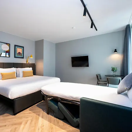Staycity Paris La Defense 4*