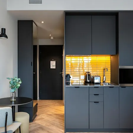 Staycity Paris La Defense 4*