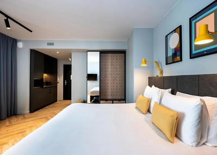 Staycity Paris La Defense 酒店