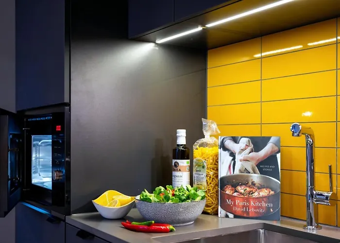 Staycity Paris La Defense 4*