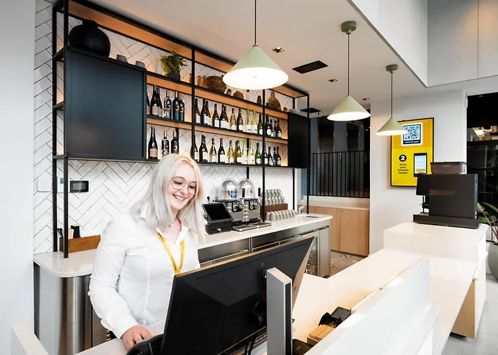 Staycity Paris La Defense 酒店 4*