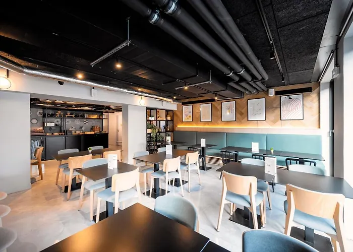Staycity Paris La Defense 酒店 4*