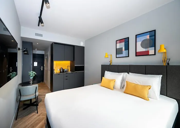 Staycity Paris La Defense 4* 库尔布瓦